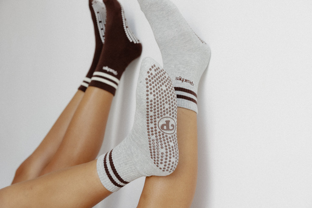 Peaches Grip Socks - Marle Grey & Chocolate